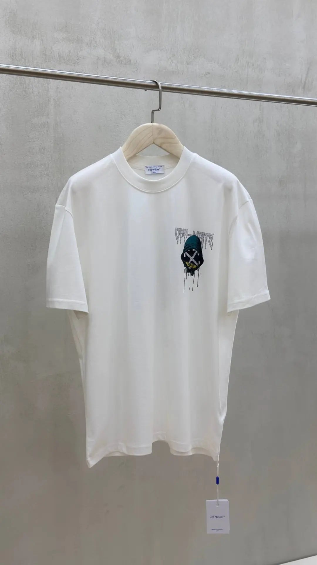 OFF WHITE